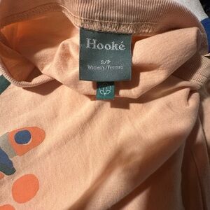 Hooké Graphic T-Shirt - Peach and Green